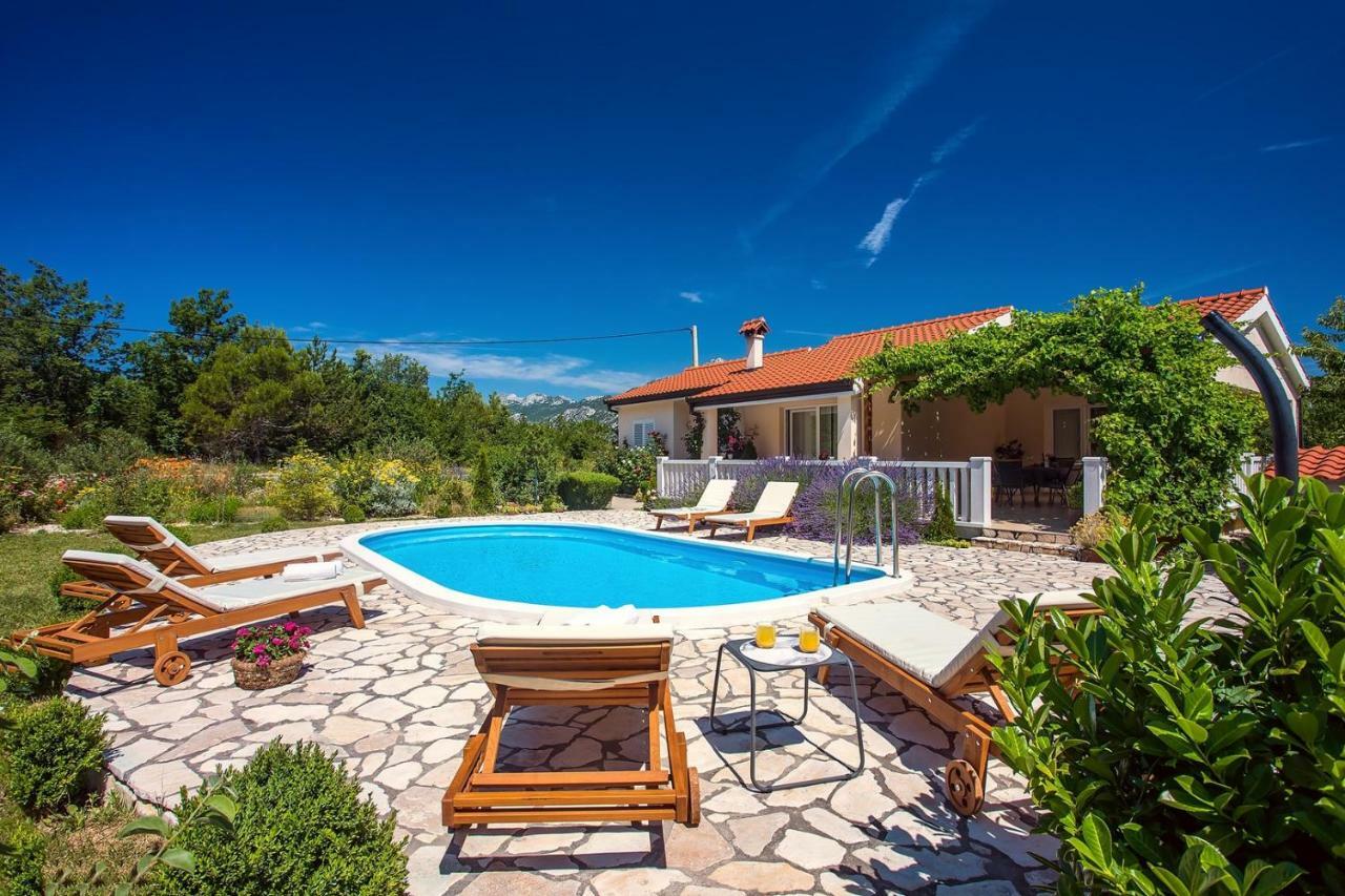 VILLA ANA - 3 bedroom villa with private pool&unspoiled natural environment Kučiće Extérieur photo