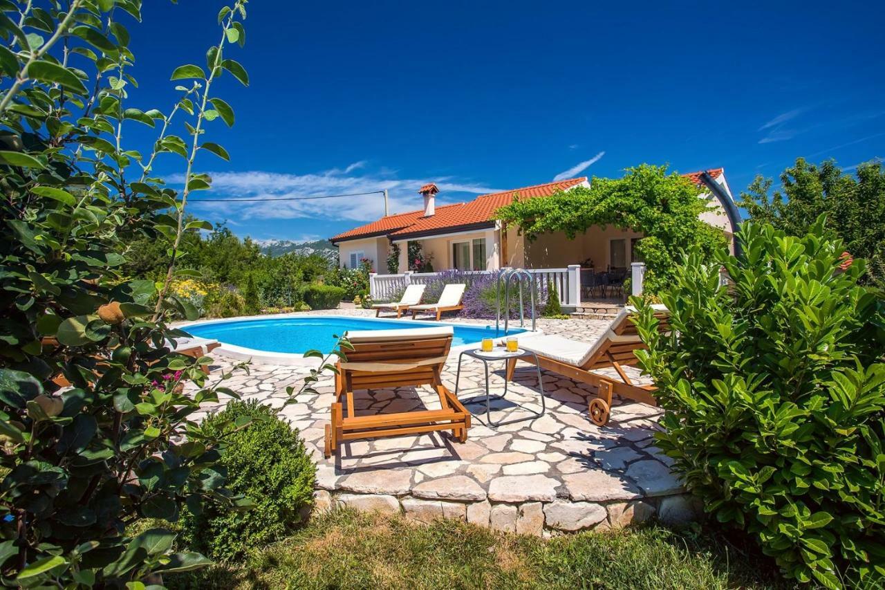 VILLA ANA - 3 bedroom villa with private pool&unspoiled natural environment Kučiće Extérieur photo