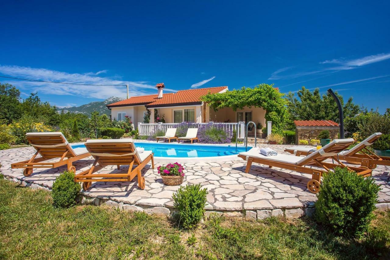 VILLA ANA - 3 bedroom villa with private pool&unspoiled natural environment Kučiće Extérieur photo